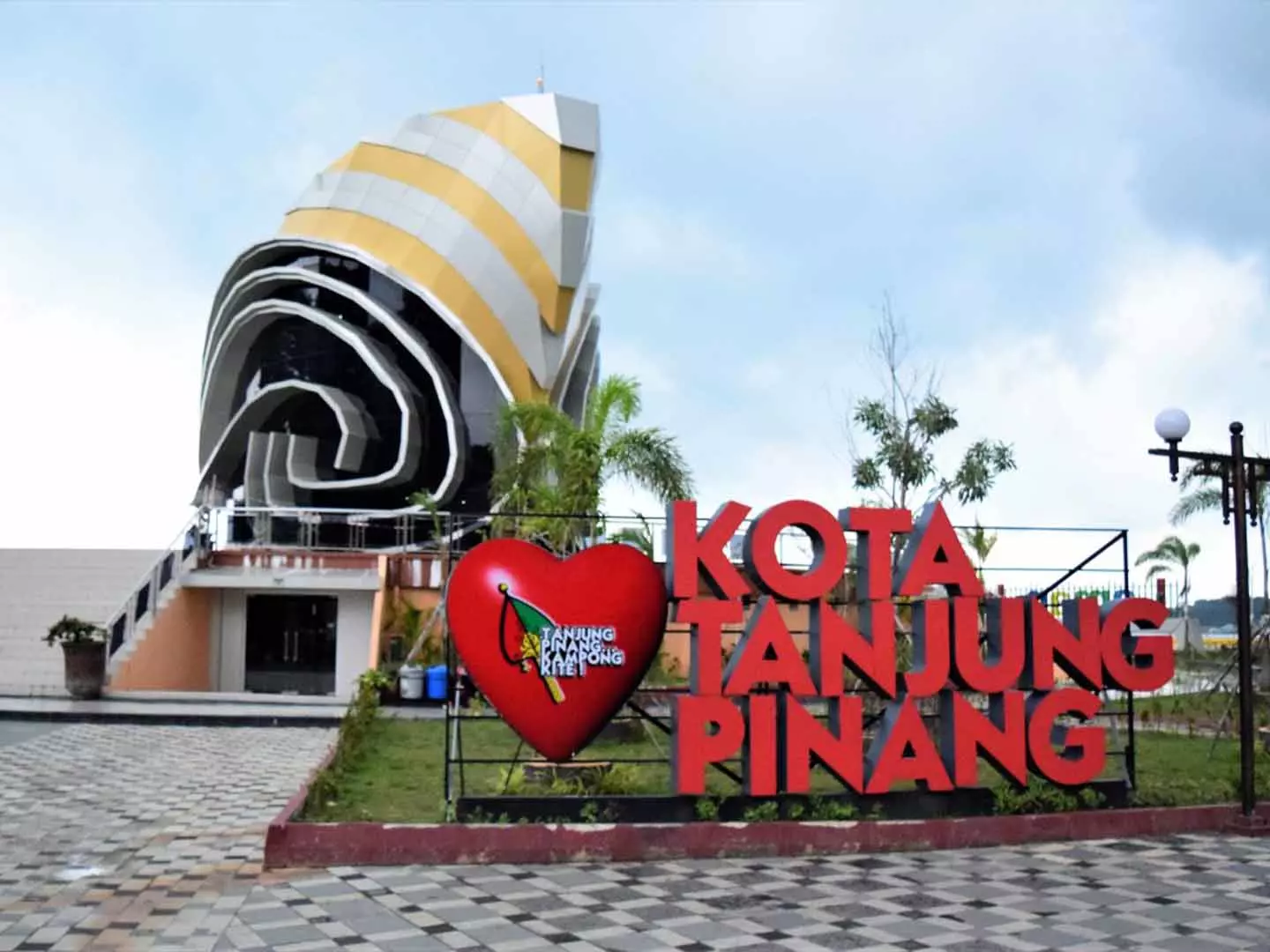 Gambar Gedung Gonggong 9